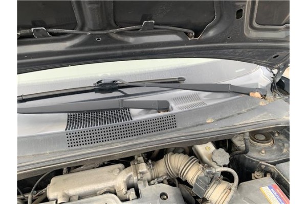 Recambio de brazo limpiaparabrisas delantero izquierdo para hyundai tucson (jm) 2.0 referencia OEM IAM 983112E001  