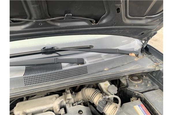 Recambio de brazo limpiaparabrisas delantero izquierdo para hyundai tucson (jm) 2.0 referencia OEM IAM 983112E001  