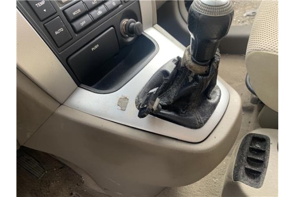 Recambio de consola para hyundai tucson (jm) 2.0 referencia OEM IAM 846102E300 846512E550 