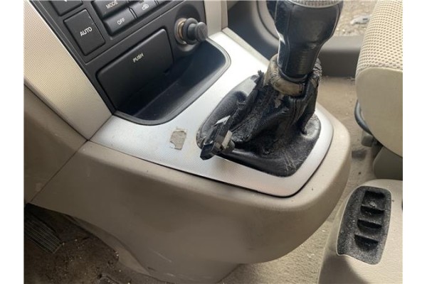 Recambio de consola para hyundai tucson (jm) 2.0 referencia OEM IAM 846102E300 846512E550 