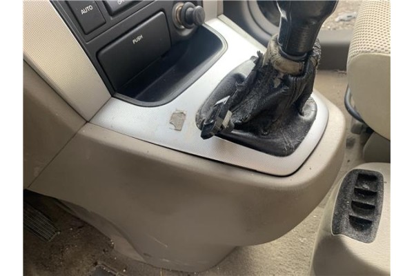 Recambio de consola para hyundai tucson (jm) 2.0 referencia OEM IAM 846102E300 846512E550 