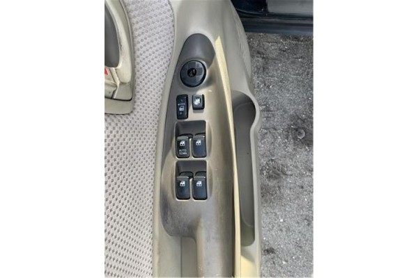 Recambio de mando elevalunas delantero izquierdo para hyundai tucson (jm) 2.0 referencia OEM IAM 935702E250Z9  