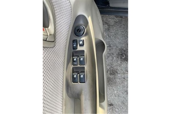 Recambio de mando elevalunas delantero izquierdo para hyundai tucson (jm) 2.0 referencia OEM IAM 935702E250Z9  