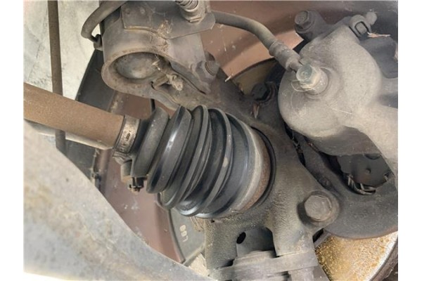 Recambio de mangueta delantero izquierda para hyundai tucson (jm) 2.0 referencia OEM IAM 517152E100  