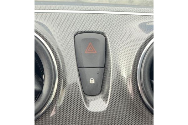 Recambio de interruptor luces emergencia para dacia sandero stepway 2017-2020 1.0 sce stepway 75 (b8jc, b8jd) referencia OEM IAM