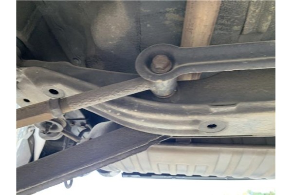 Recambio de puente trasero para hyundai tucson (jm) 2.0 referencia OEM IAM 626052E000 626100Z010 