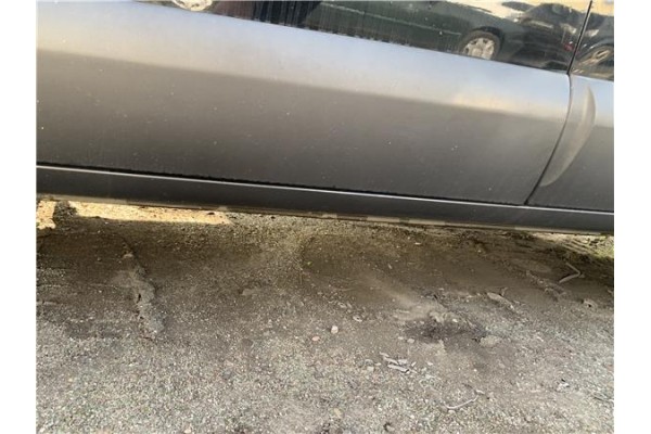 Recambio de spoiler talonera lat. izquierda para hyundai tucson (jm) 2.0 referencia OEM IAM 877512E000ZW  