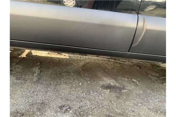 Recambio de spoiler talonera lat. izquierda para hyundai tucson (jm) 2.0 referencia OEM IAM 877512E000ZW  