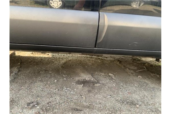 Recambio de spoiler talonera lat. izquierda para hyundai tucson (jm) 2.0 referencia OEM IAM 877512E000ZW  