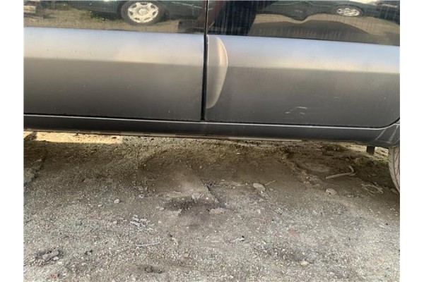 Recambio de spoiler talonera lat. izquierda para hyundai tucson (jm) 2.0 referencia OEM IAM 877512E000ZW  