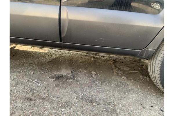 Recambio de spoiler talonera lat. izquierda para hyundai tucson (jm) 2.0 referencia OEM IAM 877512E000ZW  