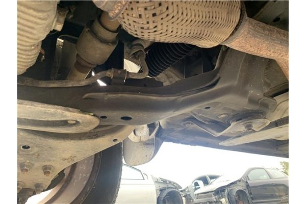 Recambio de subchasis para hyundai tucson (jm) 2.0 referencia OEM IAM 624052E050 6,24E+15 