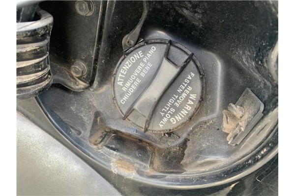 Recambio de tapon combustible para hyundai tucson (jm) 2.0 referencia OEM IAM 3101038600 31010J9000 