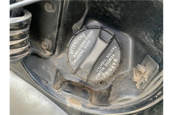Recambio de tapon combustible para hyundai tucson (jm) 2.0 referencia OEM IAM 3101038600 31010J9000 