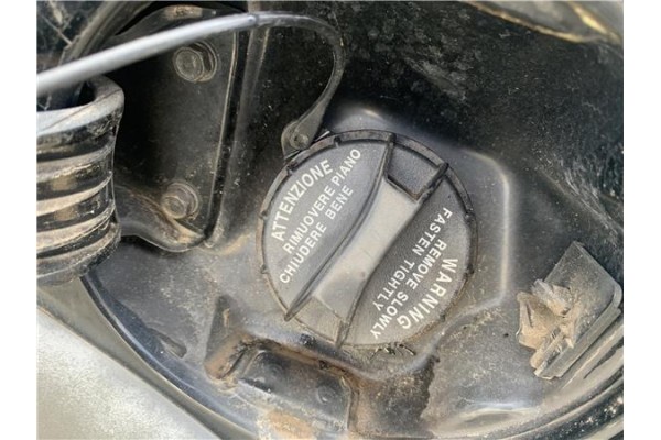 Recambio de tapon combustible para hyundai tucson (jm) 2.0 referencia OEM IAM 3101038600 31010J9000 