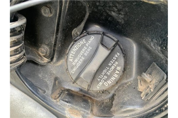 Recambio de tapon combustible para hyundai tucson (jm) 2.0 referencia OEM IAM 3101038600 31010J9000 