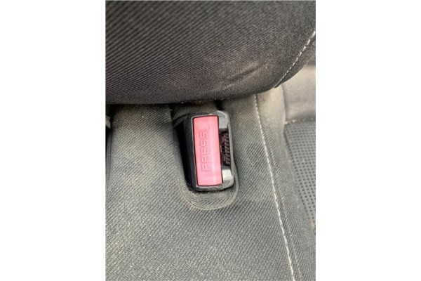 Recambio de anclaje cinturon trasero izquierdo para peugeot 207 cc cabrio-coupé 1.6 básico referencia OEM IAM 8974VK  