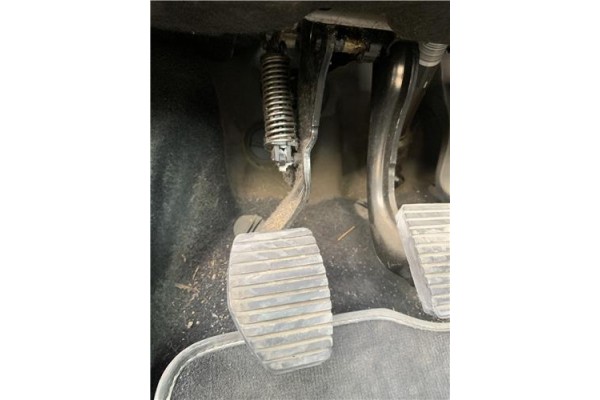 Recambio de pedal embrague para peugeot 207 cc cabrio-coupé 1.6 básico referencia OEM IAM 2127EG  