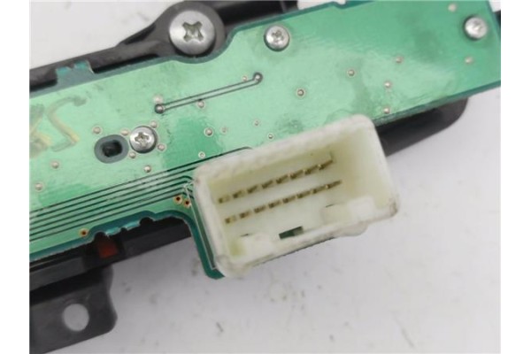 Recambio de interruptor luces emergencia para mitsubishi lancer berlina/ familiar (cs0a/w) vii 2.0 di-d referencia OEM IAM 07001