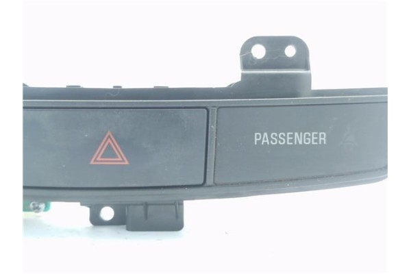 Recambio de interruptor luces emergencia para mitsubishi lancer berlina/ familiar (cs0a/w) vii 2.0 di-d referencia OEM IAM 07001