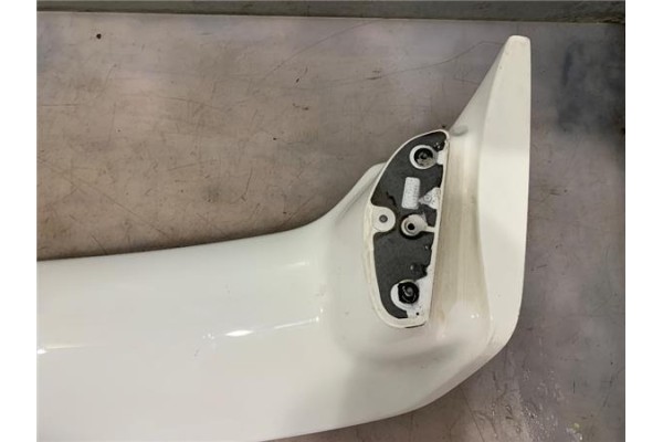 Recambio de aleron trasero para mitsubishi lancer berlina/ familiar (cs0a/w) vii 2.0 di-d referencia OEM IAM MR557048  