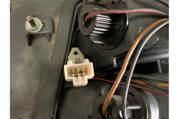 Recambio de piloto trasero central para nissan maxima qx (a32) 2.0 referencia OEM IAM 265503L201 265503L301 