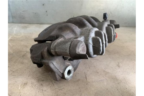 Recambio de pinza freno delantero derecha para renault master iii combi 2.3 l2h2 3,5t referencia OEM IAM A51007 A51100 