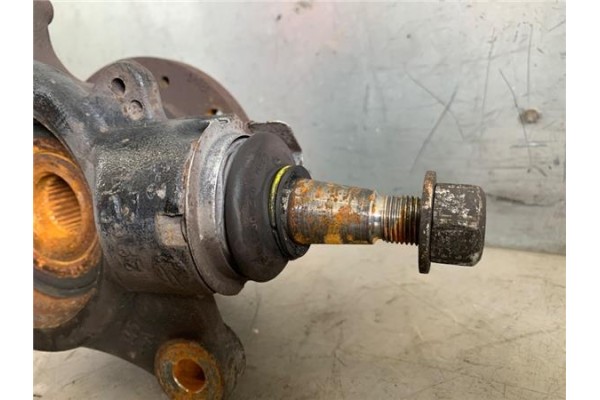 Recambio de mangueta delantero derecha para renault master iii combi 2.3 l2h2 3,5t referencia OEM IAM 400103826R 400148957R 