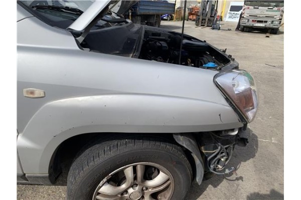 Recambio de aleta delantero derecha para kia sportage (km) 2.0 crdi referencia OEM IAM 663211F130  