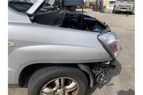 Recambio de aleta delantero derecha para kia sportage (km) 2.0 crdi referencia OEM IAM 663211F130  