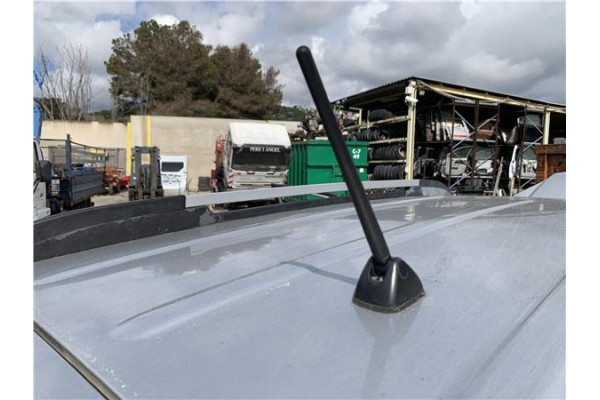 Recambio de antena electrica para kia sportage (km) 2.0 crdi referencia OEM IAM 962501F200 96200G6000 