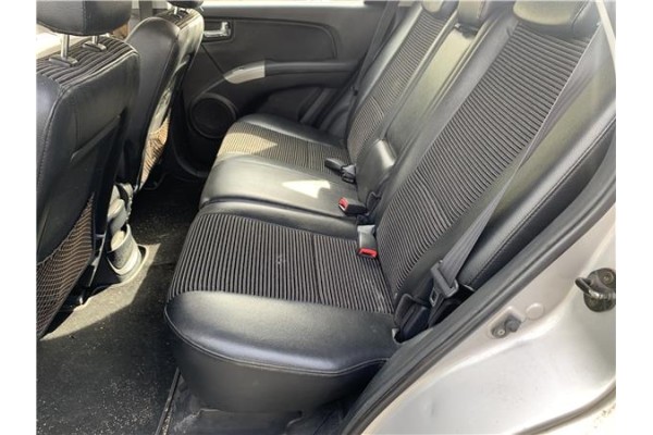 Recambio de asientos traseros para kia sportage (km) 2.0 crdi referencia OEM IAM 894001F0125BK 893001F0125BK 