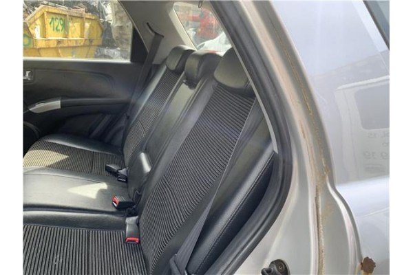 Recambio de asientos traseros para kia sportage (km) 2.0 crdi referencia OEM IAM 894001F0125BK 893001F0125BK 