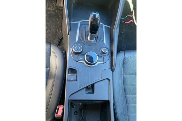 Recambio de consola para alfa romeo giulia (952) 2.2 super referencia OEM IAM 156114586  