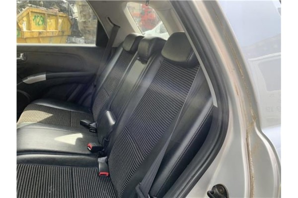 Recambio de asientos traseros para kia sportage (km) 2.0 crdi referencia OEM IAM 894001F0125BK 893001F0125BK 