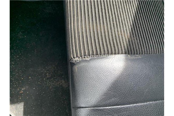 Recambio de asientos traseros para kia sportage (km) 2.0 crdi referencia OEM IAM 894001F0125BK 893001F0125BK 