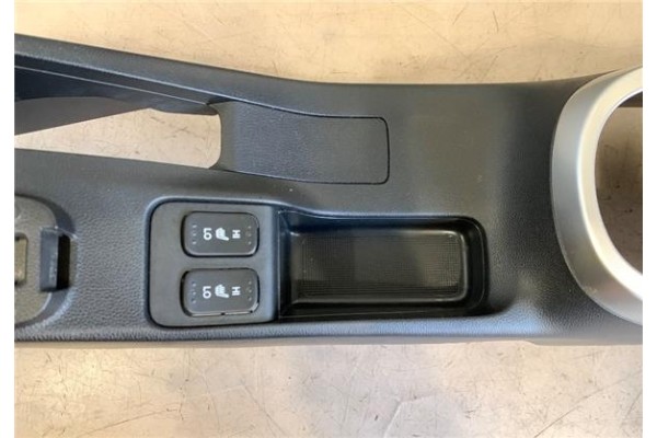 Recambio de embellecedor consola central para honda jazz (gk) 1.3 comfort referencia OEM IAM L13B2  