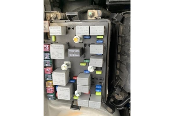 Recambio de caja fusibles/rele para kia sportage (km) 2.0 crdi referencia OEM IAM 919511F220 1,54866E+19 