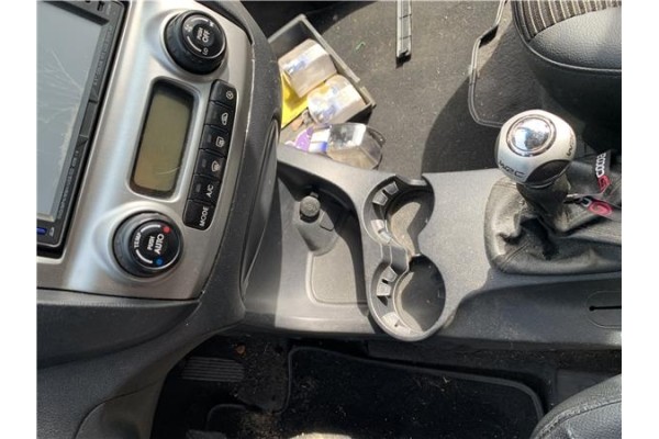 Recambio de consola para kia sportage (km) 2.0 crdi referencia OEM IAM 846111F000WK 846111F000WK 