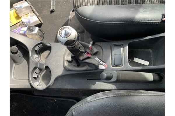 Recambio de consola para kia sportage (km) 2.0 crdi referencia OEM IAM 846111F000WK 846111F000WK 