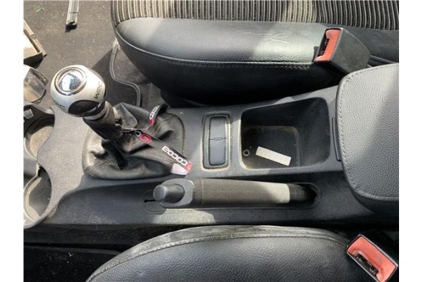 Recambio de consola para kia sportage (km) 2.0 crdi referencia OEM IAM 846111F000WK 846111F000WK 