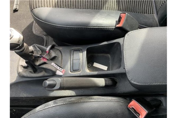 Recambio de consola para kia sportage (km) 2.0 crdi referencia OEM IAM 846111F000WK 846111F000WK 