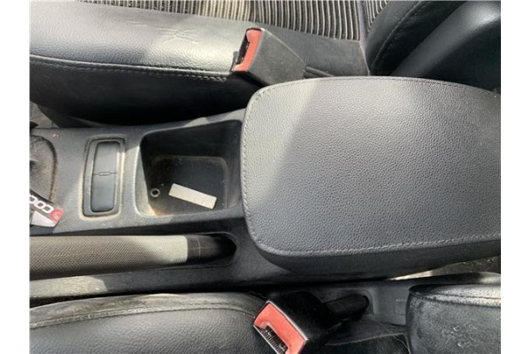 Recambio de consola para kia sportage (km) 2.0 crdi referencia OEM IAM 846111F000WK 846111F000WK 