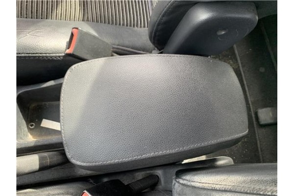 Recambio de consola para kia sportage (km) 2.0 crdi referencia OEM IAM 846111F000WK 846111F000WK 