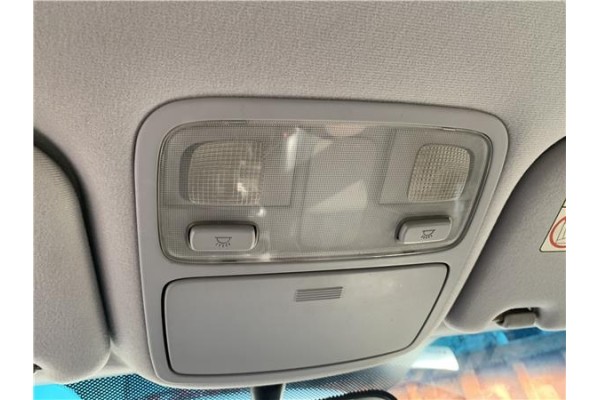 Recambio de luz delantero central techo para kia sportage (km) 2.0 crdi referencia OEM IAM 928502E000LX  