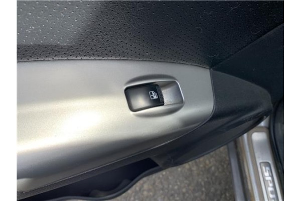 Recambio de mando elevalunas trasero izquierdo para kia sportage (km) 2.0 crdi referencia OEM IAM 935801F010SS  