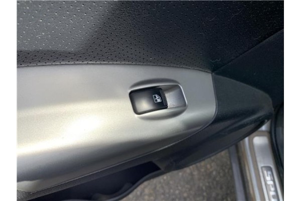 Recambio de mando elevalunas trasero izquierdo para kia sportage (km) 2.0 crdi referencia OEM IAM 935801F010SS  