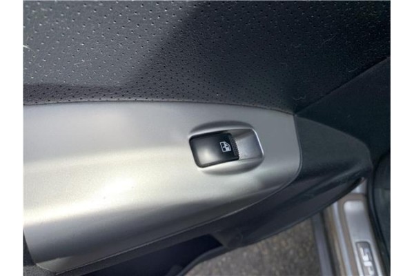 Recambio de mando elevalunas trasero izquierdo para kia sportage (km) 2.0 crdi referencia OEM IAM 935801F010SS  