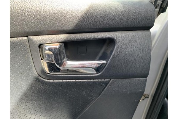 Recambio de manilla int. puerta trasero izquierda para kia sportage (km) 2.0 crdi referencia OEM IAM 826101F010  