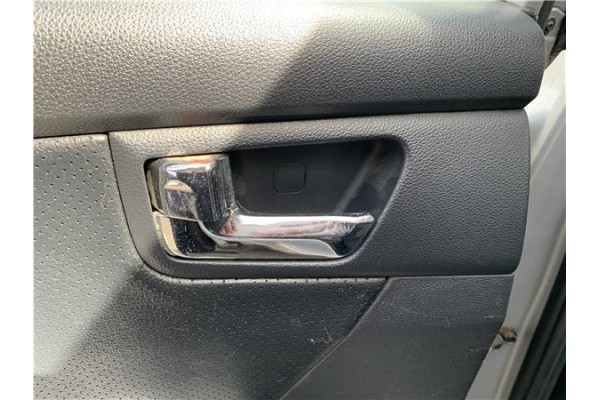 Recambio de manilla int. puerta trasero izquierda para kia sportage (km) 2.0 crdi referencia OEM IAM 826101F010  